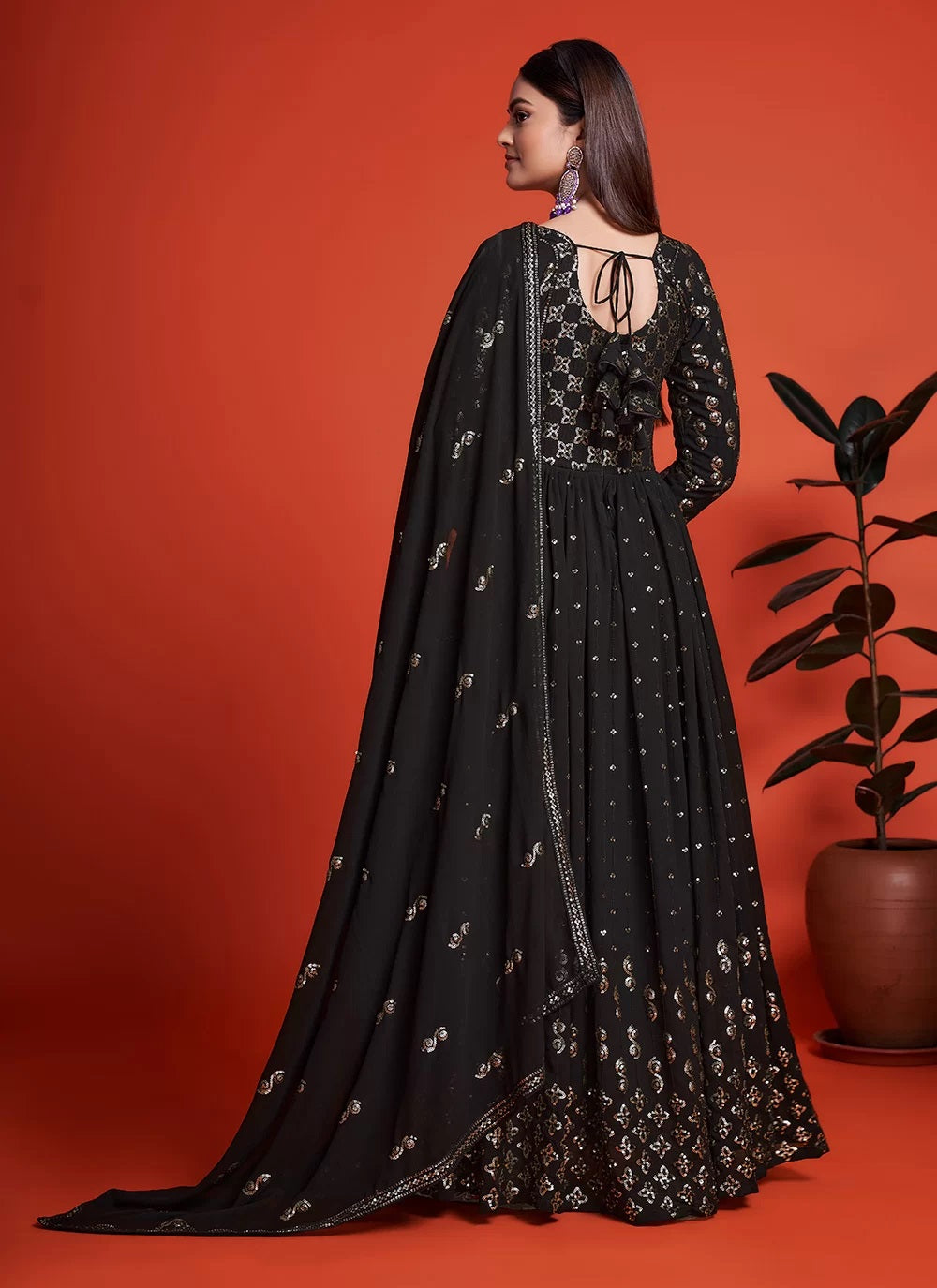 Sequins Embroidered Wedding Wear Gown For Plus Size Women In Black