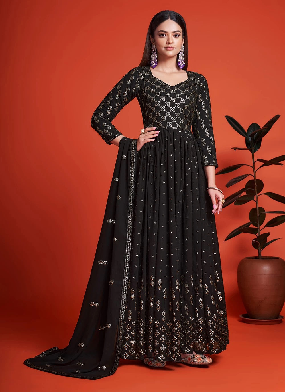 Sequins Embroidered Wedding Wear Gown For Plus Size Women In Black