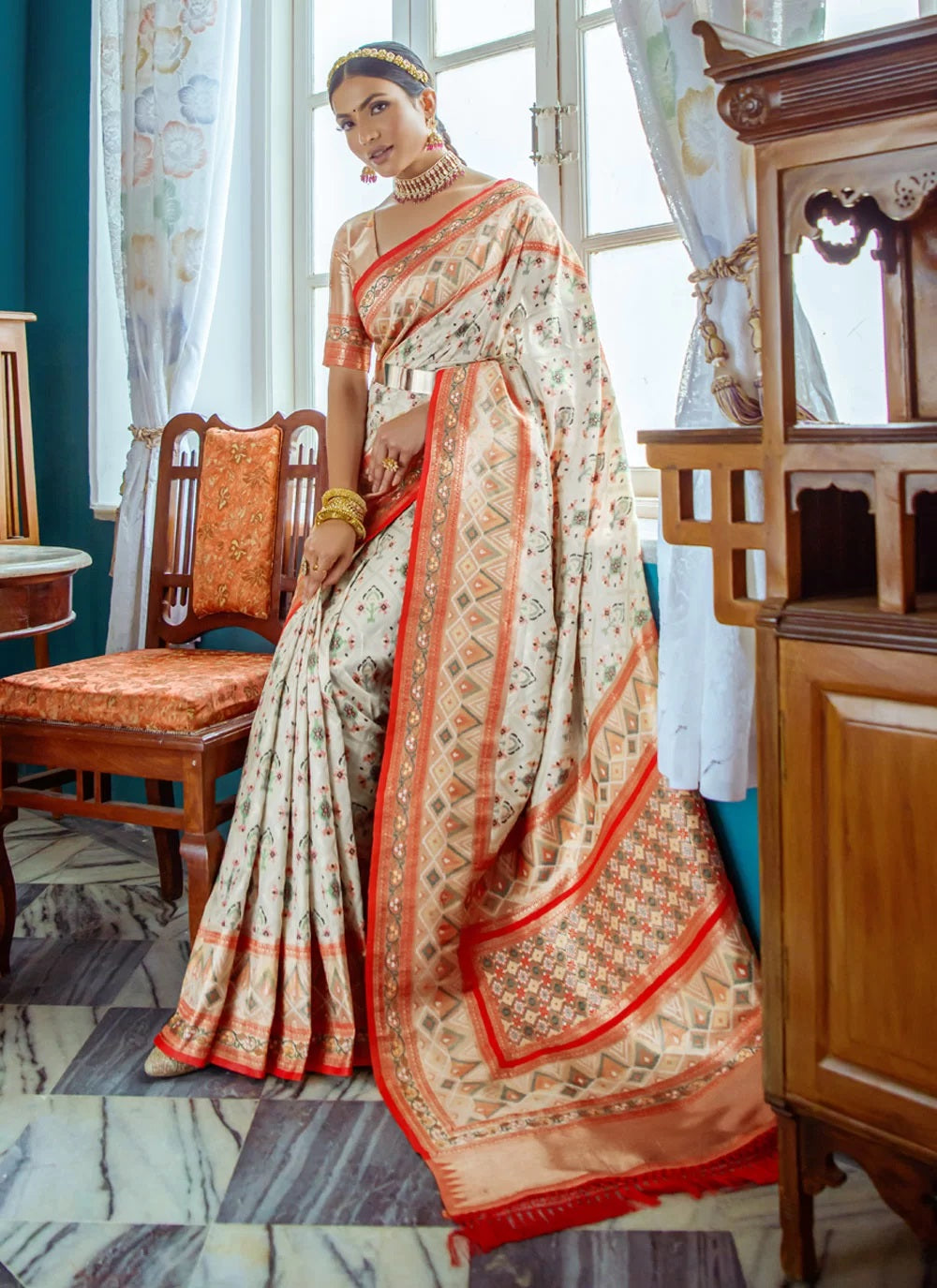 White Banarasi Silk Patola Saree With Fancy Meenakari and Zari Work
