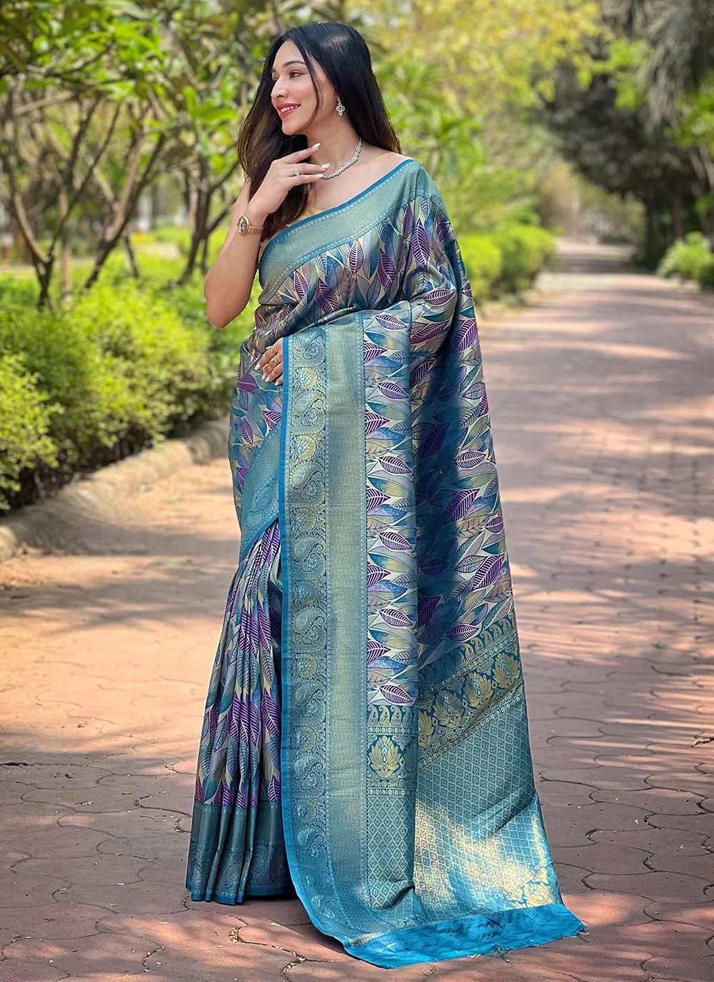 Kanchipattu weaving saree in blue tone