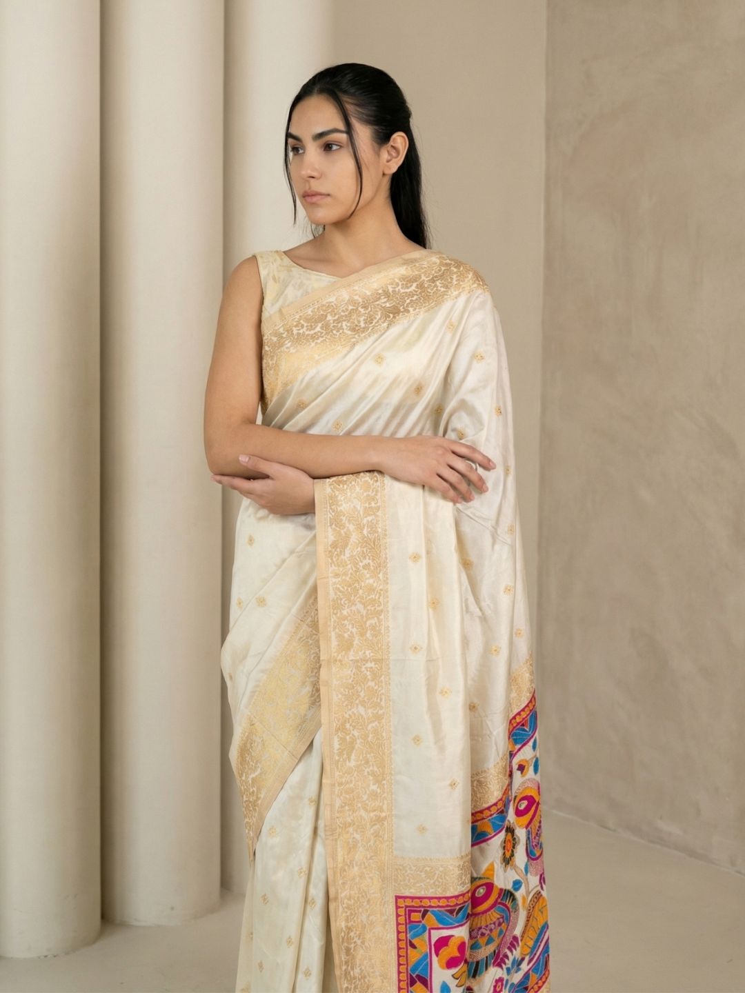 elegant silk saree featuring sparrow design pallu with intricate weaving