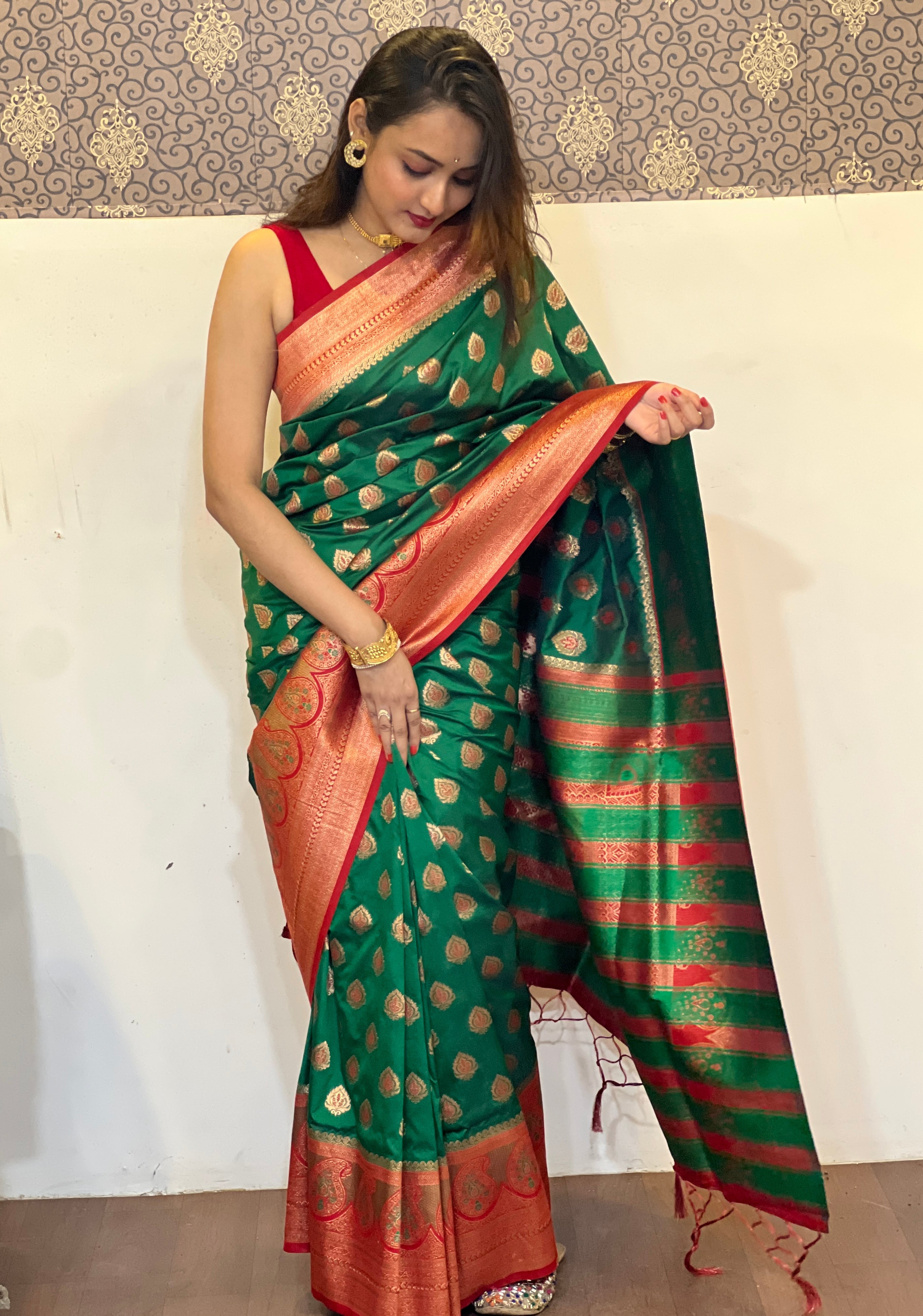 Green Soft Silk Contrast Zari Woven Saree