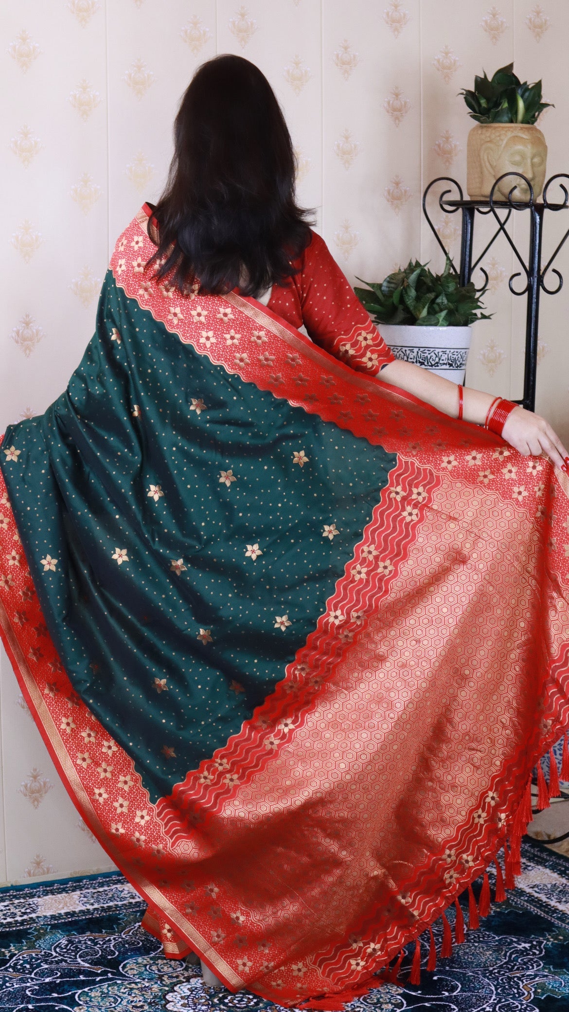 Bottle Green Soft Silk Banarasi Wavy Unique Zari Woven Saree