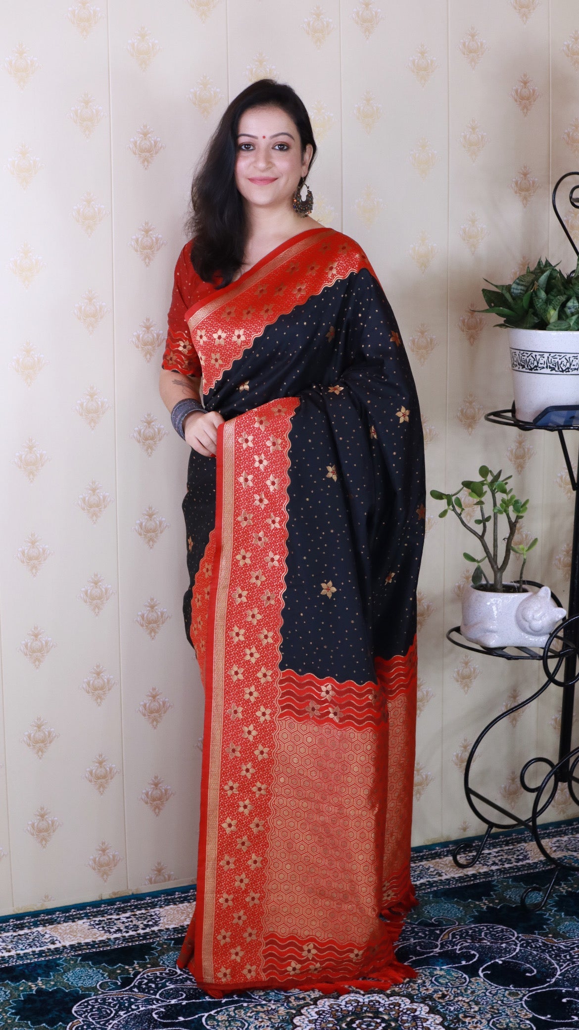 Black Soft Silk Banarasi Wavy Unique Zari Woven Saree