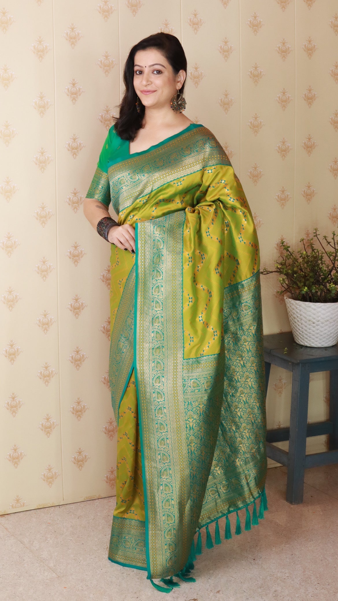 Mehendi Green Soft Silk Banarasi ZigZag Meenakari Zari Woven Saree