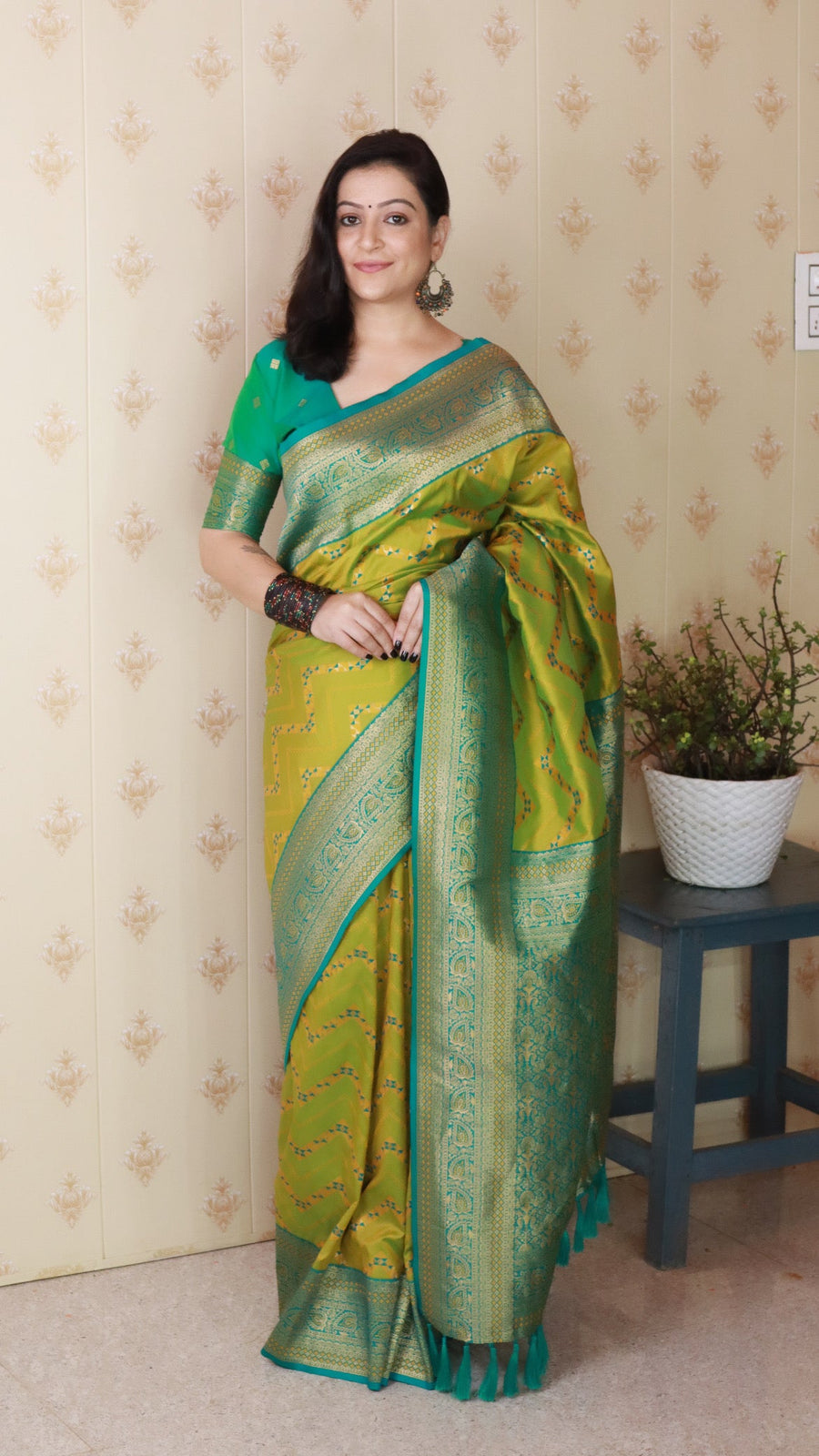 Mehendi Green Soft Silk Banarasi ZigZag Meenakari Zari Woven Saree
