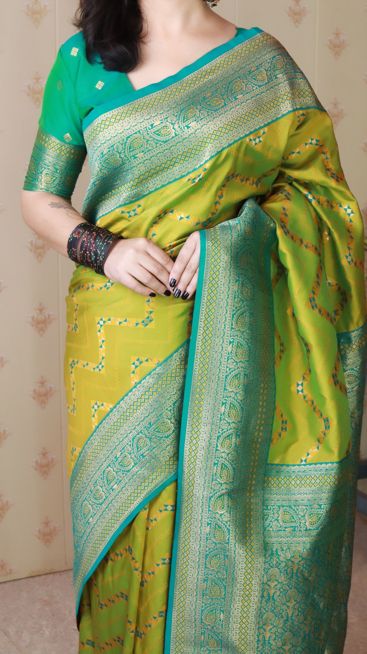 Mehendi Green Soft Silk Banarasi ZigZag Meenakari Zari Woven Saree