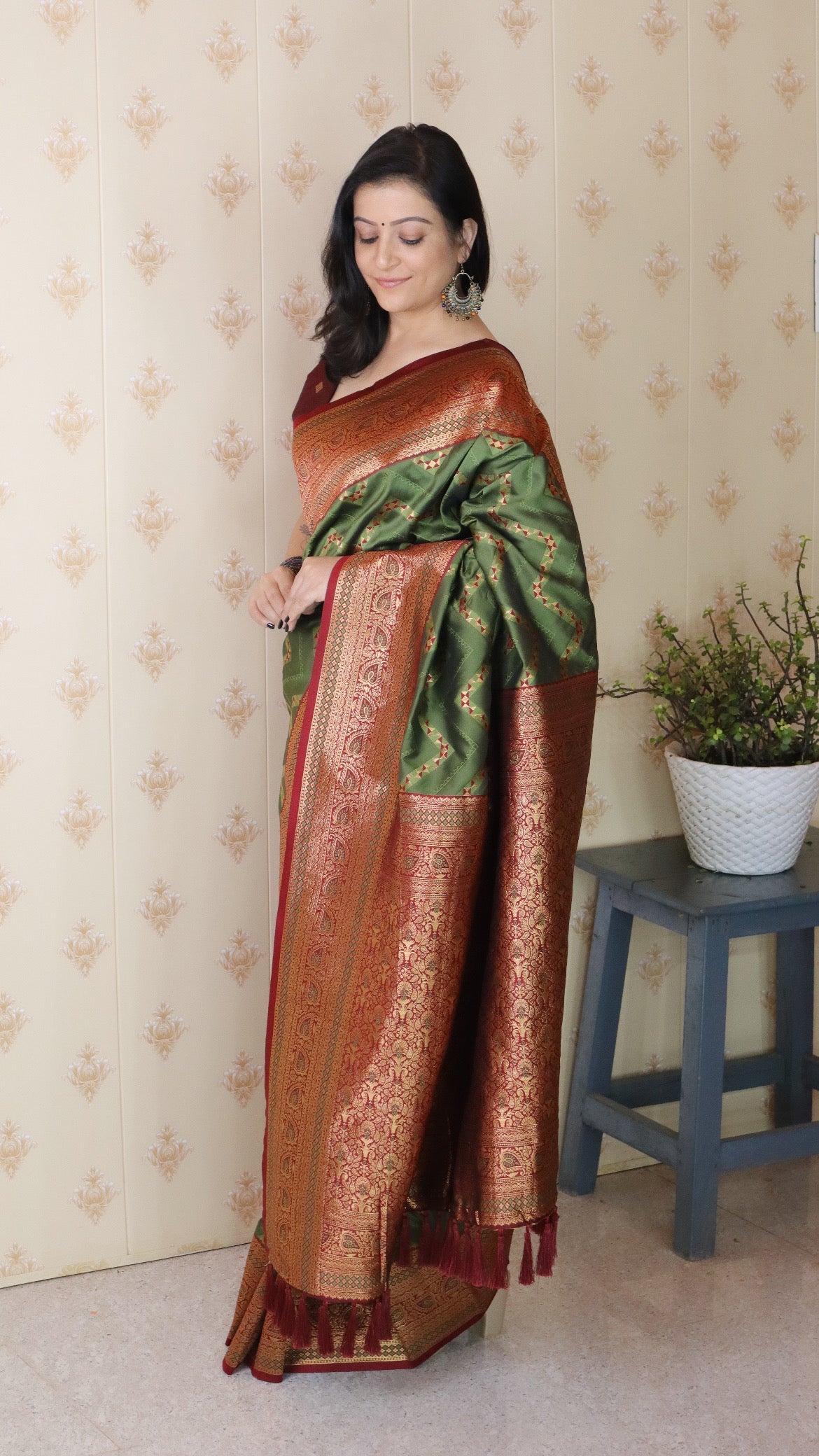 Green with Maroon Soft Silk Banarasi ZigZag Meenakari Zari Woven Saree