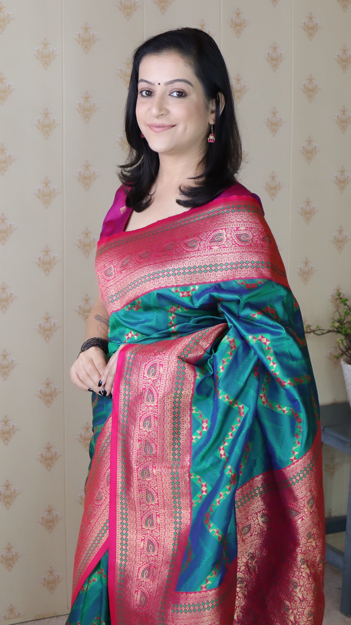 Green Soft Silk Banarasi ZigZag Meenakari Zari Woven Saree