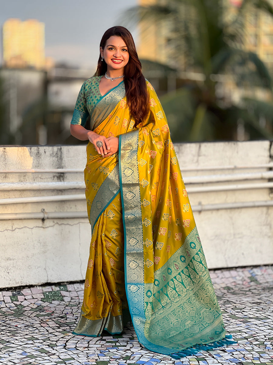 Mehendi Green Soft Silk Zari Woven Ikkat Patola Saree with Contrast Weaves