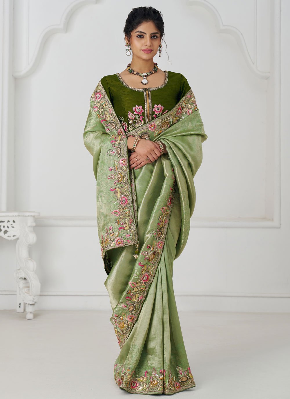 Elegant Mehendi green pure Dola viscose silk saree