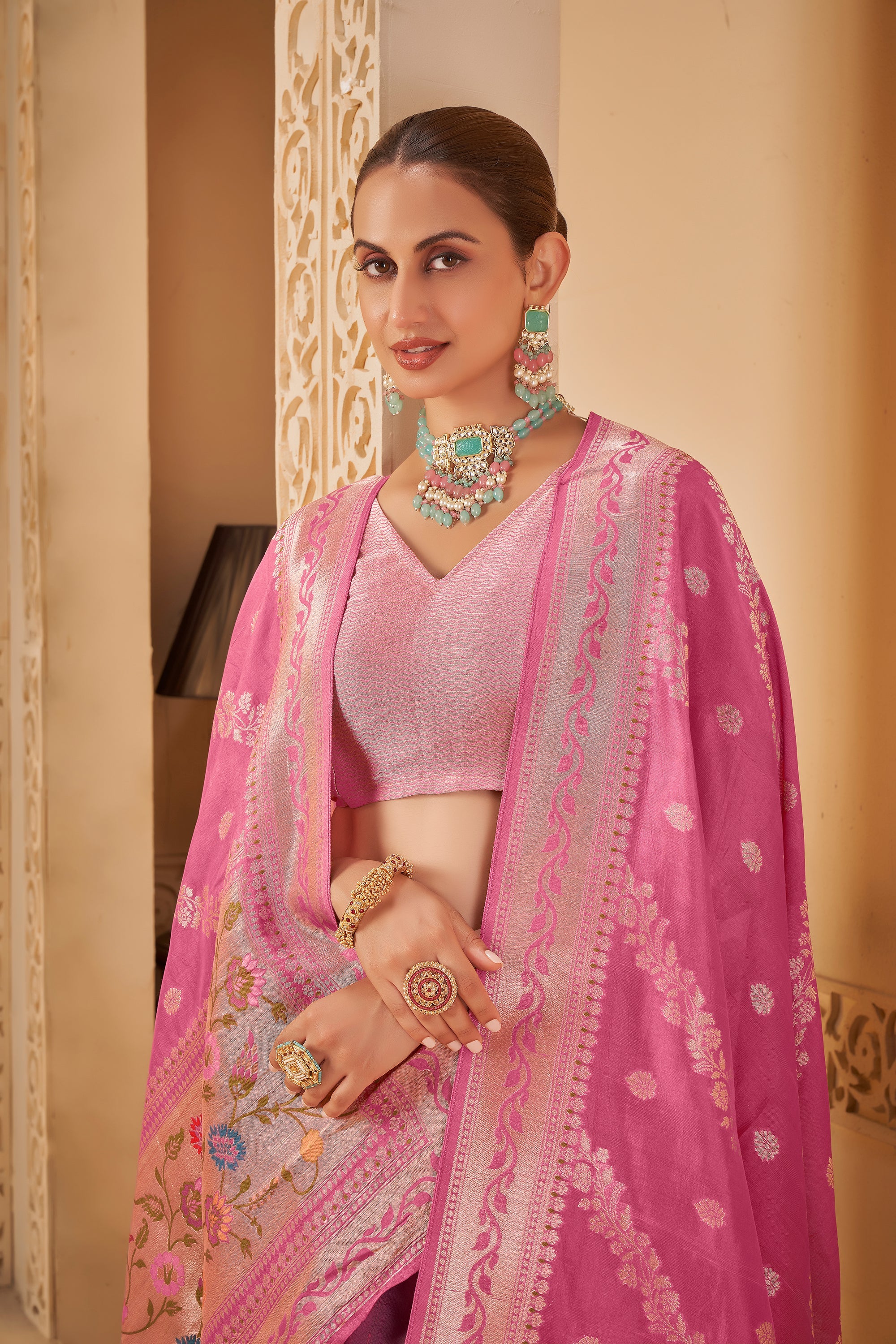 Elegant Pink Saree with Zari Pallu and Intricate Floral Motifs - Gunj Fashion