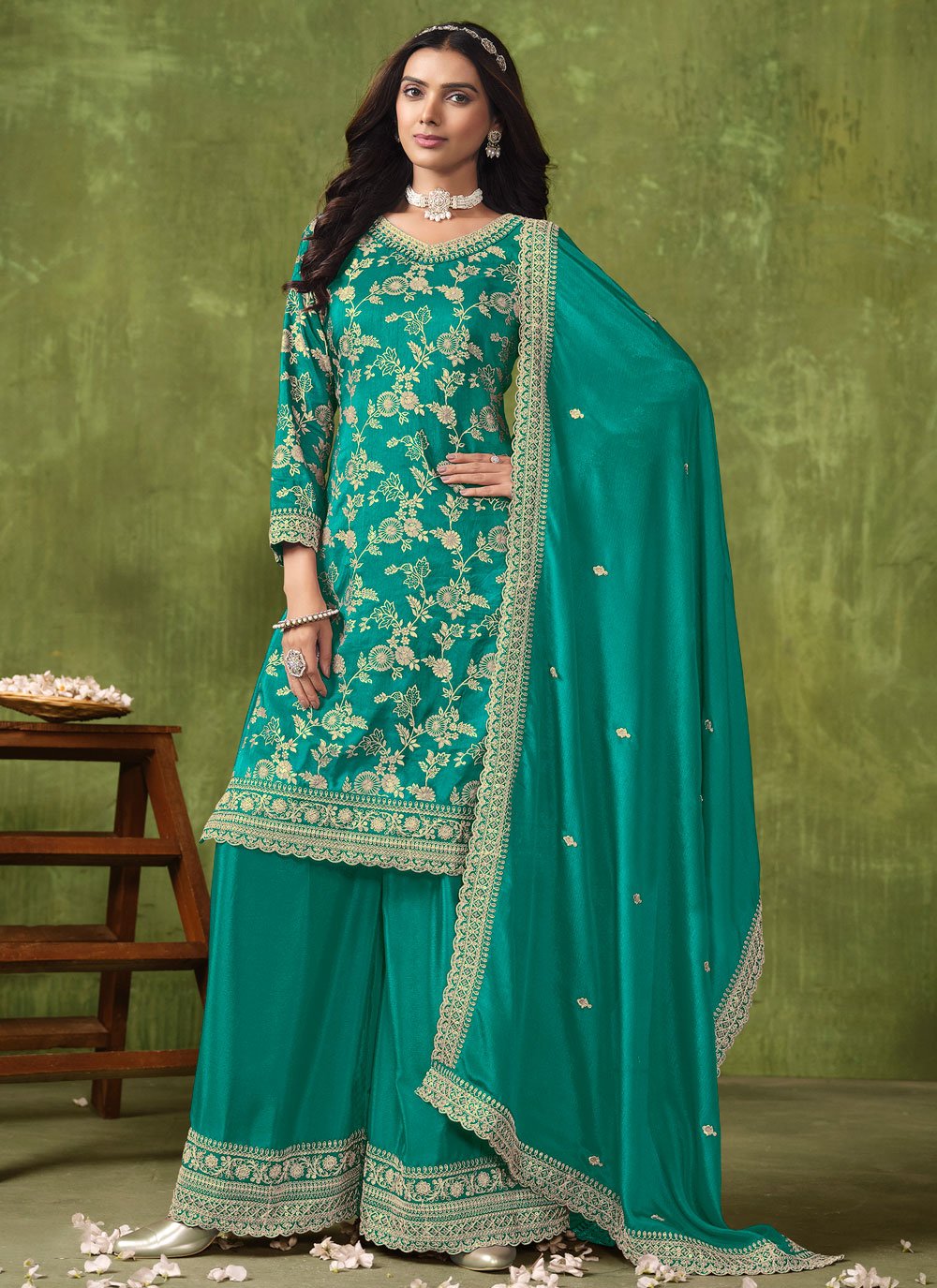 embroidered-dola-silk-pakistani-suit-in-turquoise