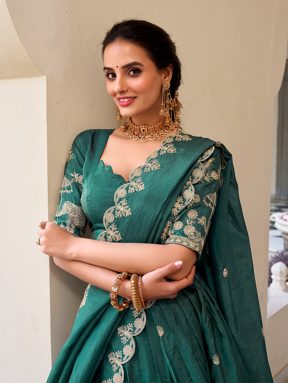 Scalloped lace border dupatta with embroidery