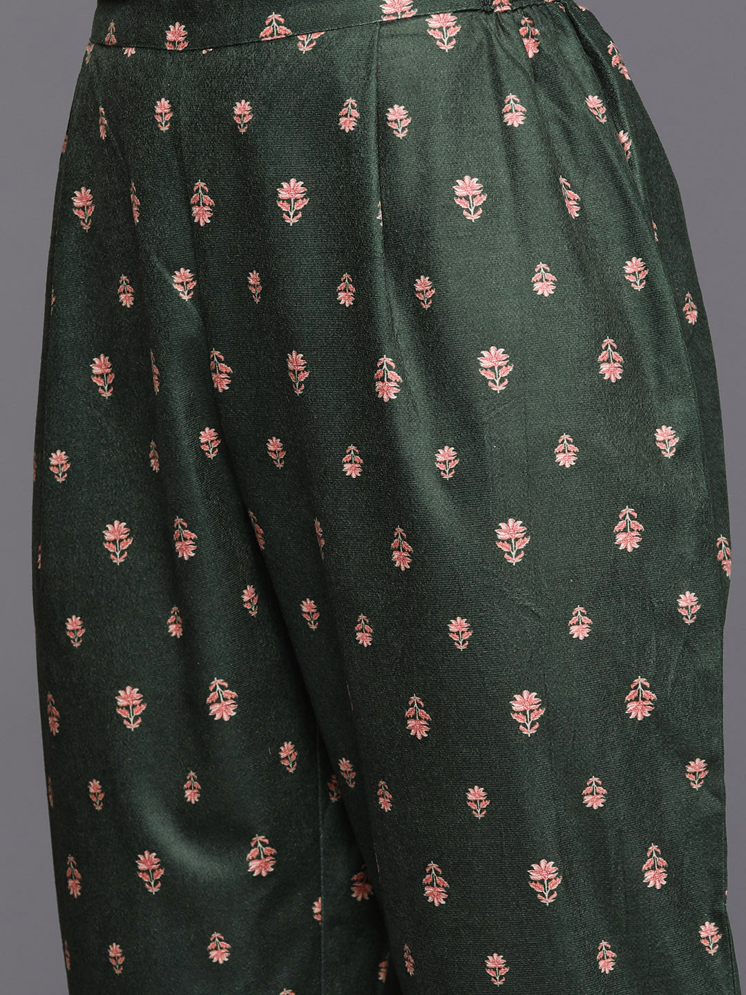Green Velvet Women Floral Printed Kurta with Trousers