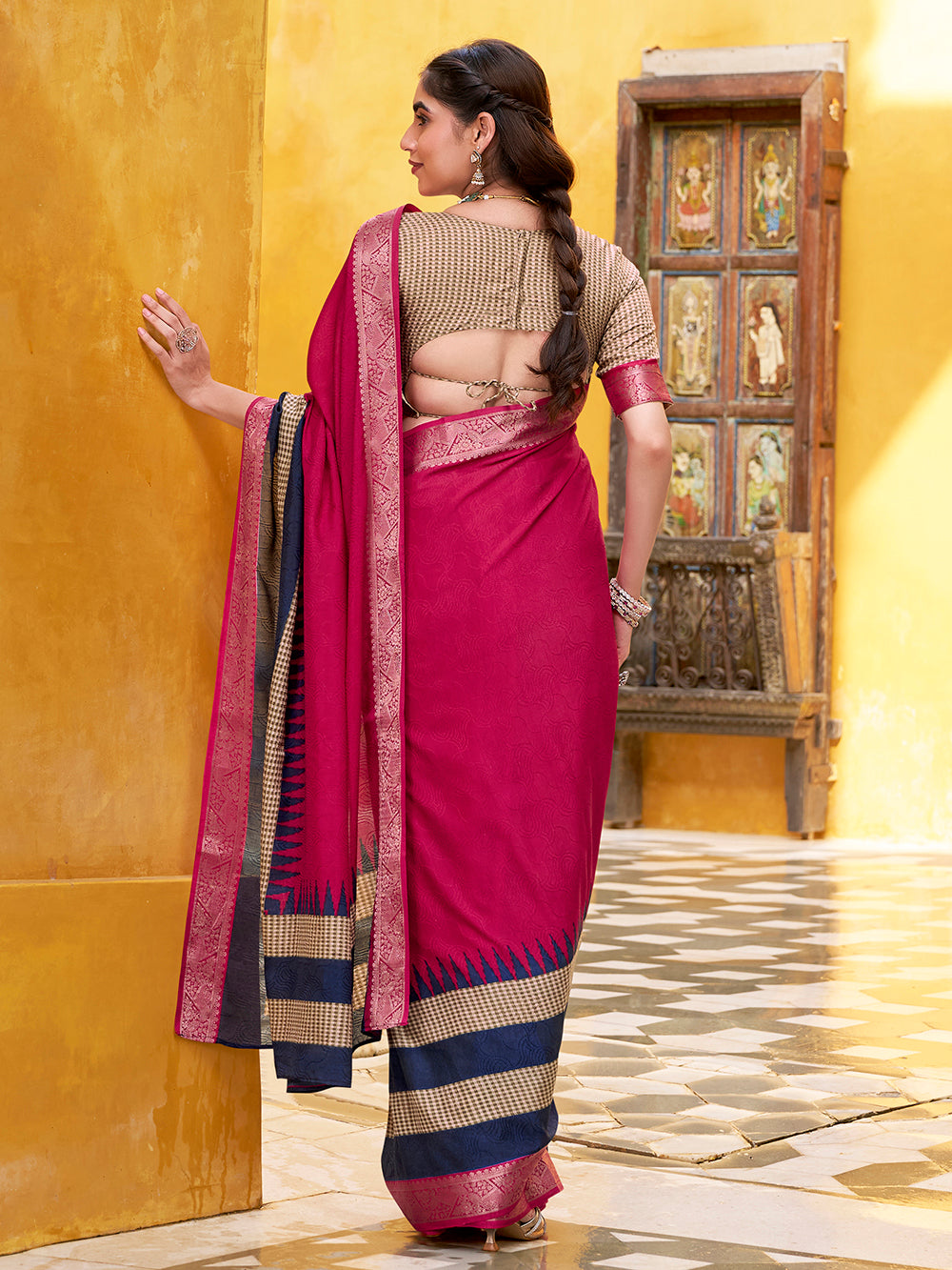 Checkered print pink saree