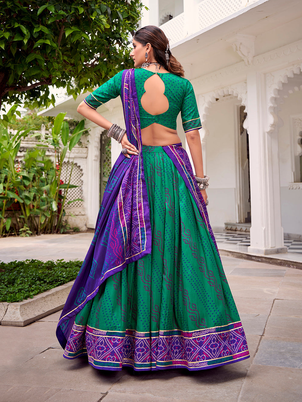 Green tasar silk dupatta with lace detailing