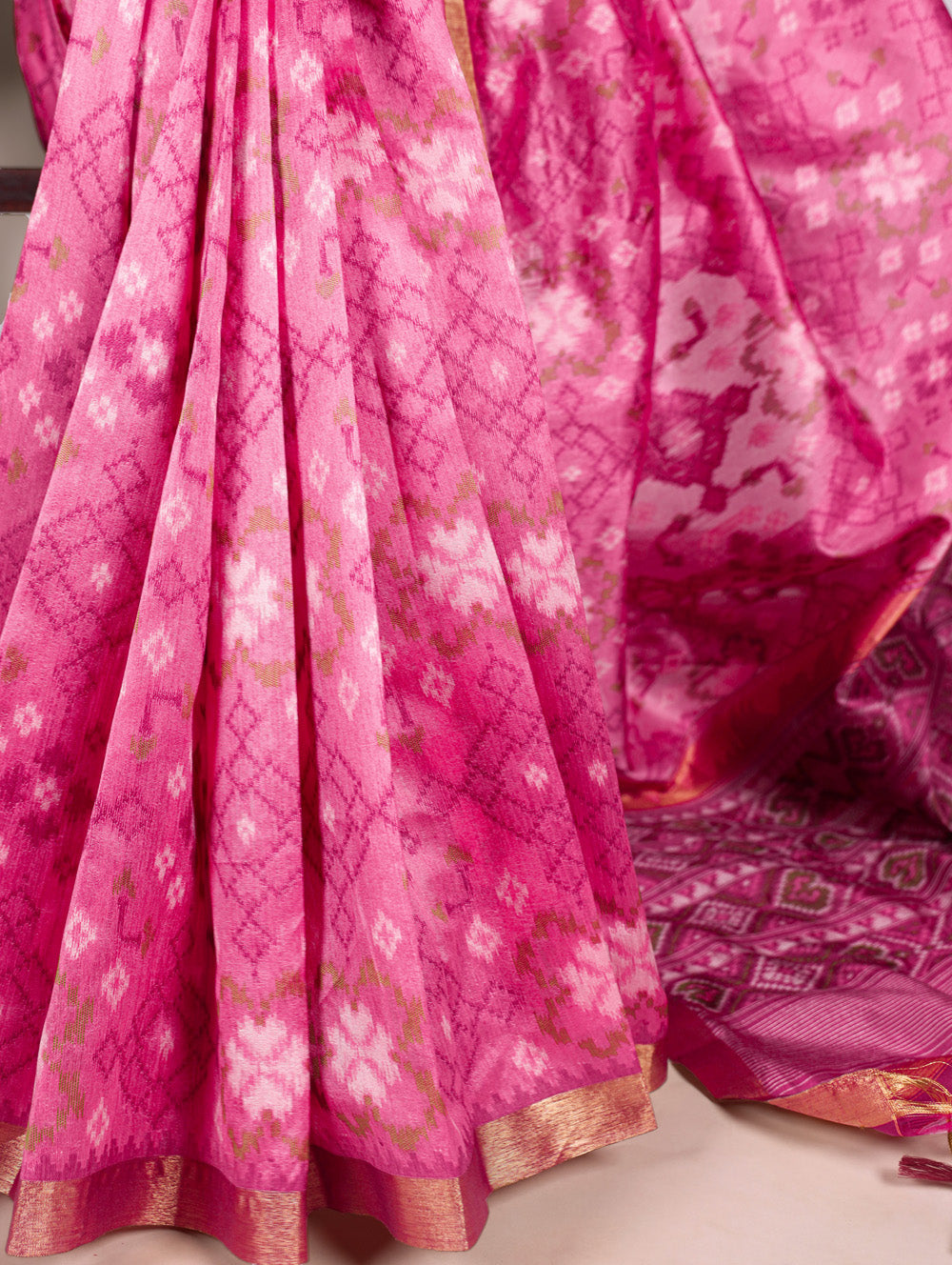 Jacquard silk saree with rani pink blouse