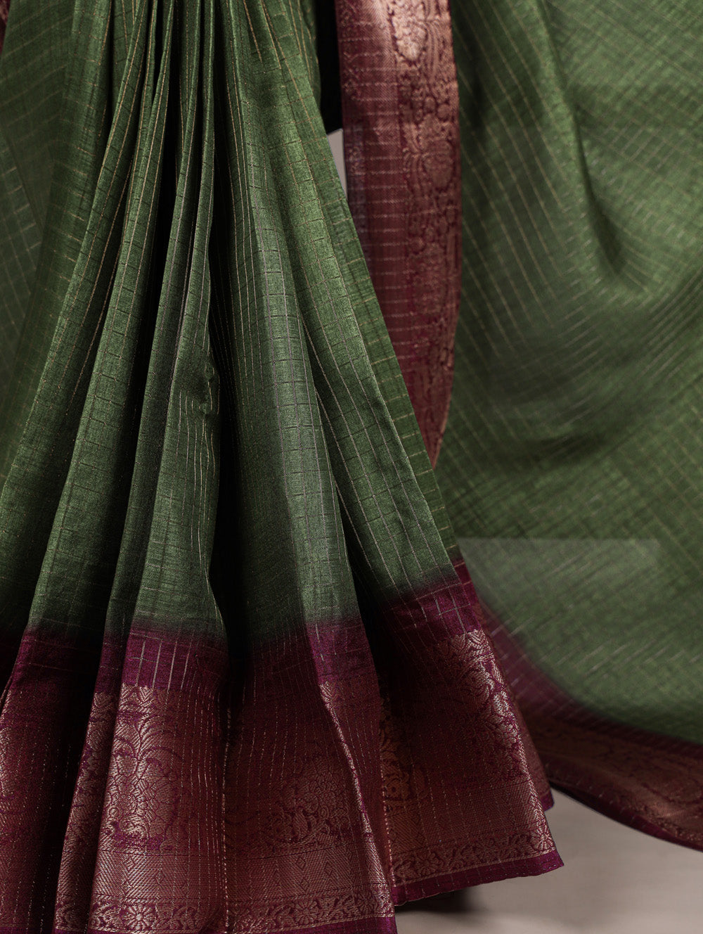 Zari work on Dola Chex saree